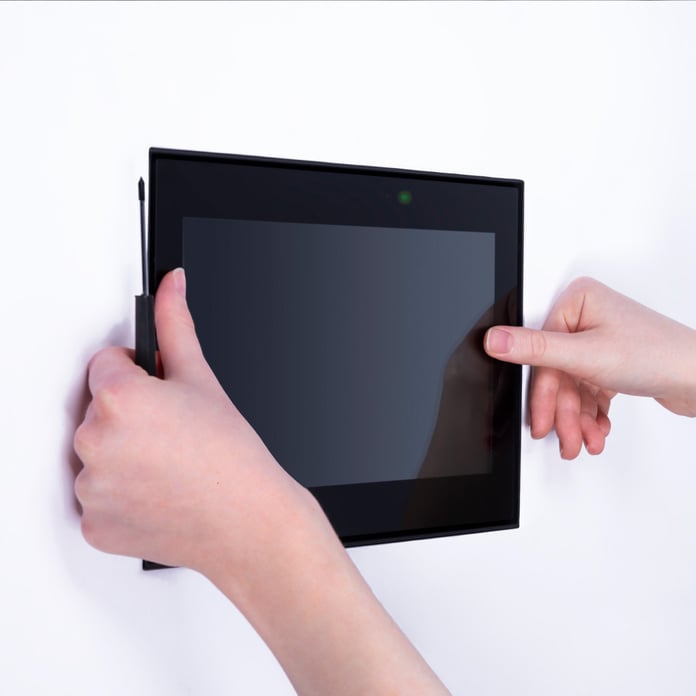 Touch panel for building automation, flush installation